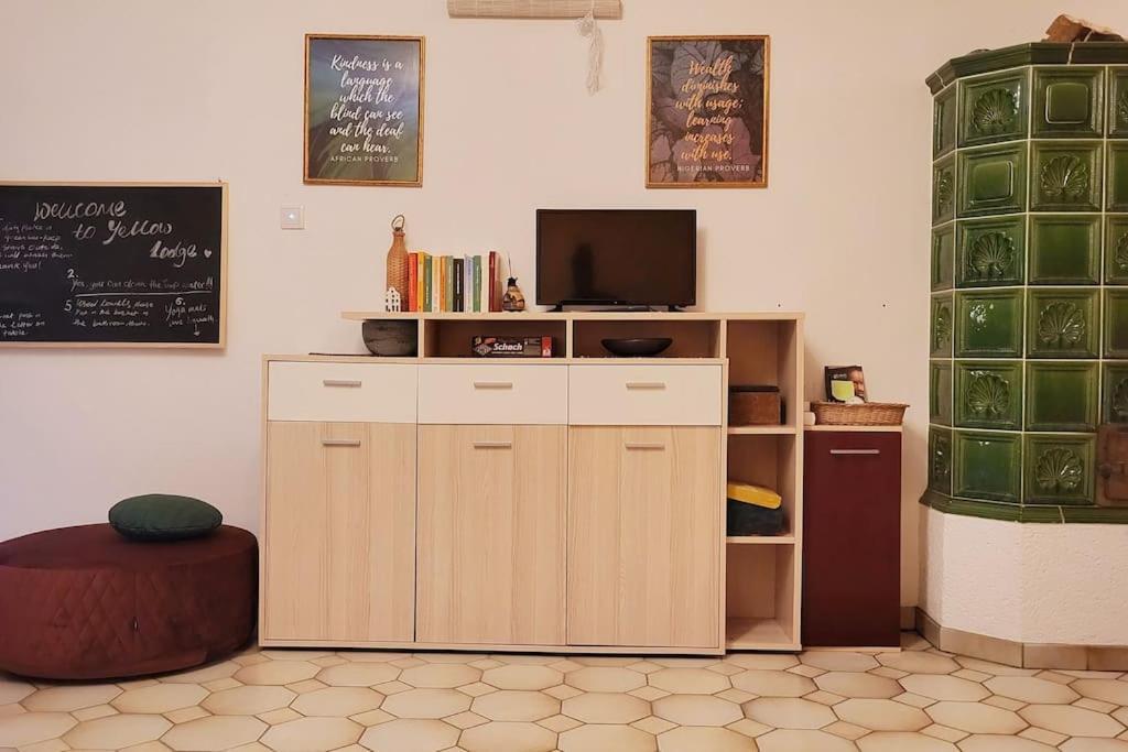 Colourful 2.5 Bedroom With Large Balcony & Garden. Prinzersdorf Extérieur photo
