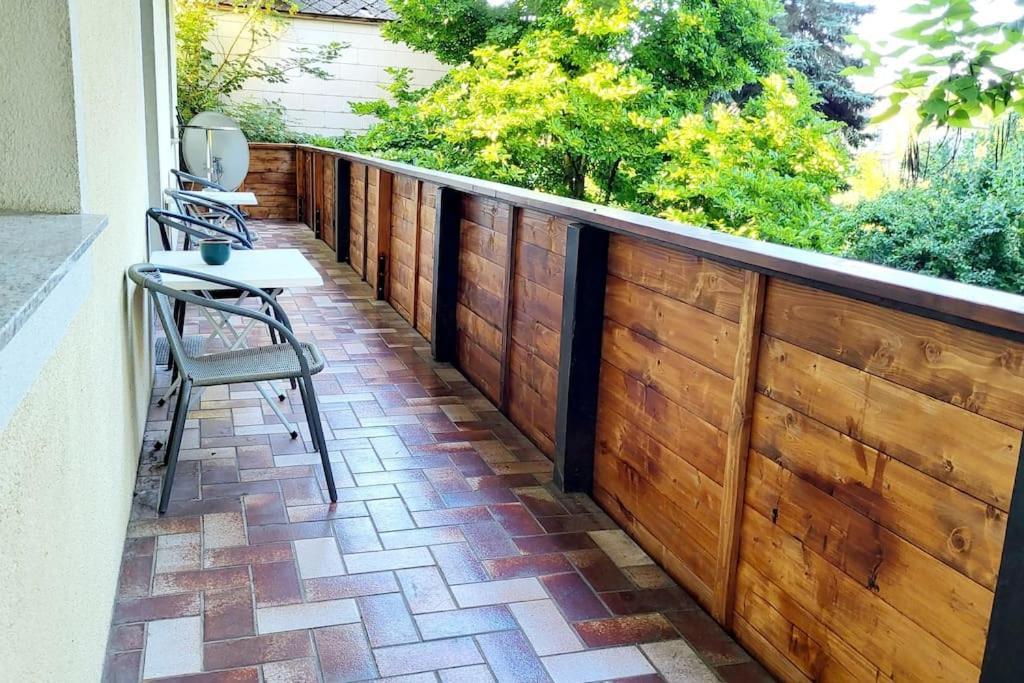 Colourful 2.5 Bedroom With Large Balcony & Garden. Prinzersdorf Extérieur photo