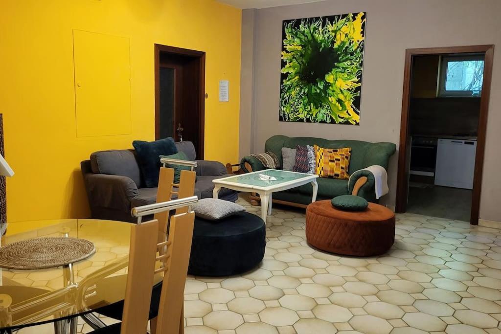 Colourful 2.5 Bedroom With Large Balcony & Garden. Prinzersdorf Extérieur photo