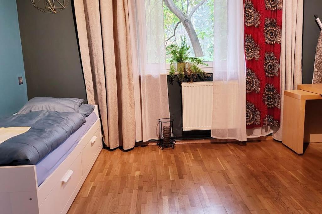 Colourful 2.5 Bedroom With Large Balcony & Garden. Prinzersdorf Extérieur photo